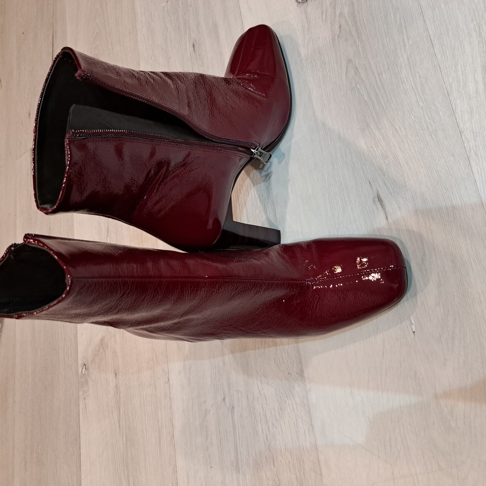 L'INTERVALLE Red Heeled Boots Chunky Heel Sleek Design